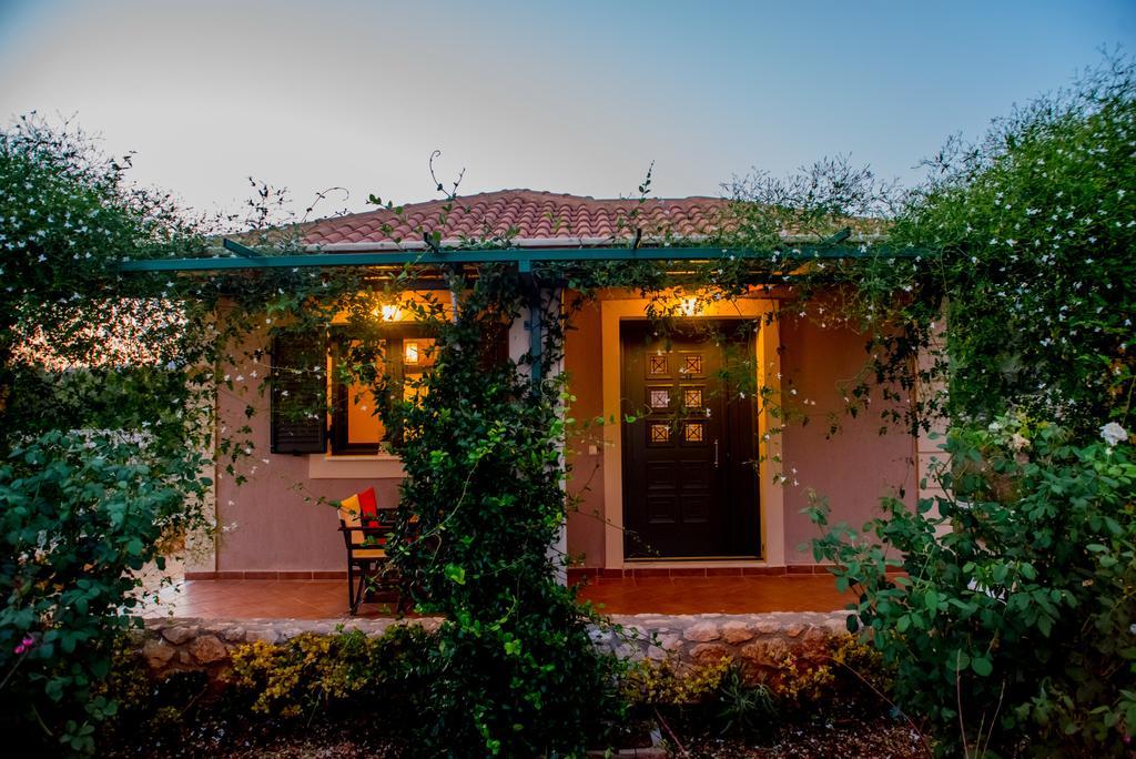 Korallis Villas Karavádhos Екстериор снимка